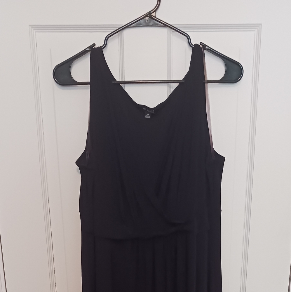 Elegant Black Maxi Dress 👗 💅